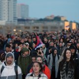 Les manifestants demandent notamment la démission du ministre serbe de l'Intérieur et du patron des services de renseignements et appellent le Parlement à se réunir en séance extraordinaire pour discuter de la réaction des autorités aux fusillades...